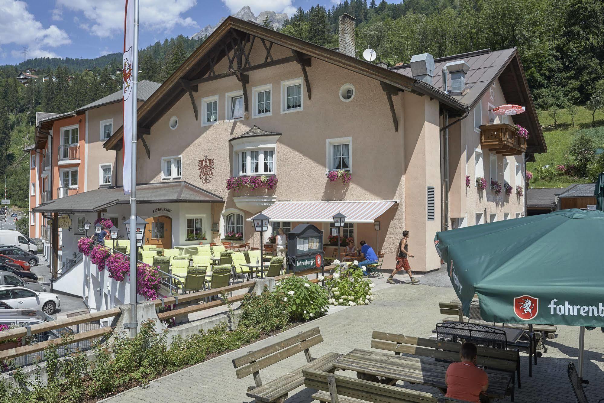 Posthotel Strengen Am Arlberg Exterior foto